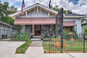 Romantic Villa with Courtyard, 2 Blocks to Riverwalk